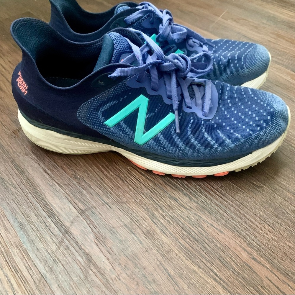 NEW BALANCE WOMEN'S FRESH FOAM 860V11 size 9 magnetic blue/natural indigo EUC - Picture 9 of 12